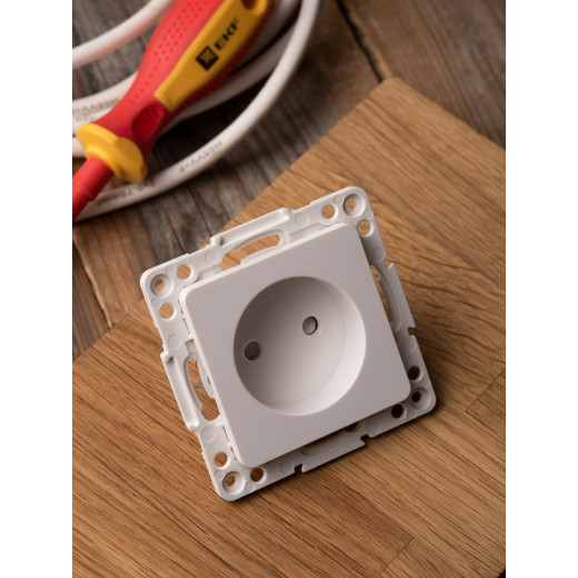 Стокгольм Механизм Розетки 1-местной б/з 10 А автоматические клеммы белый с защ. штор. EKF PROxima