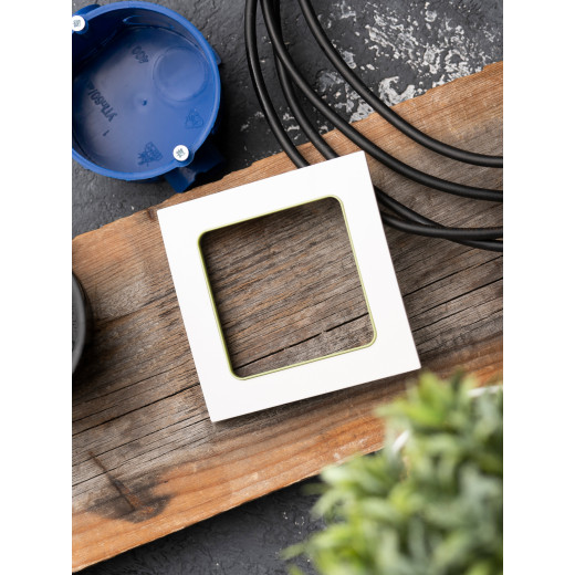 Стокгольм Рамка 1-местная белая с линией цвета зеленый EKF PROxima