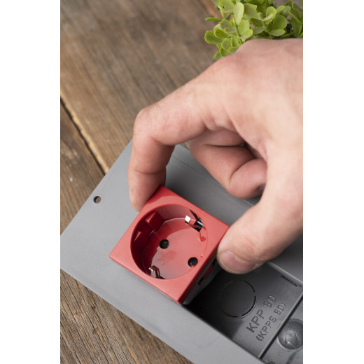 Розетка 45x45 с заземлением, с защ. шторками, 90 градусов, красная EKF