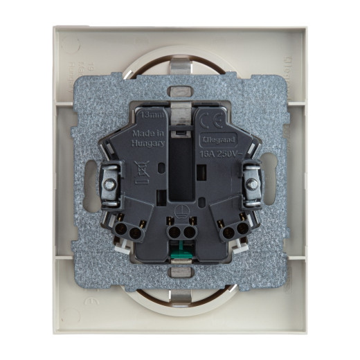 SUNO. Силовая розетка двойная 2х2К+З 16А 250В. С защитными шторками. Безвинтовые зажимы Цвет 