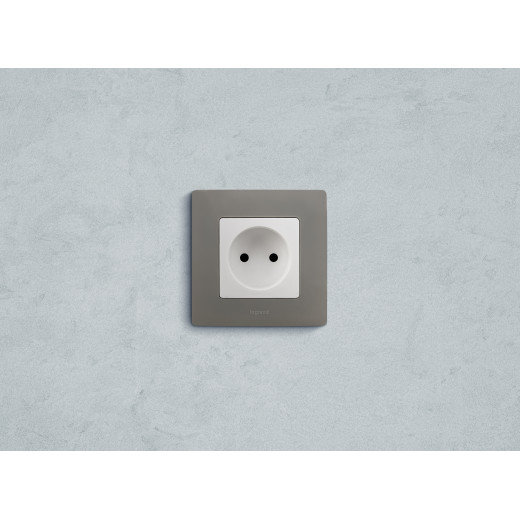 Розетка без заземления - Legrand Etika - со шторками 16А 250В винтовые зажимы - белый