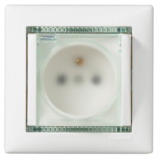 Розетка с заземлением IP44 - Legrand Valena - со шторками с защитной крышкой 16А 250В винтовые зажимы - белый