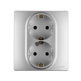 Legrand Etika Алюминий Розетка 2-ая с/з со шторками, автоматические клеммы.