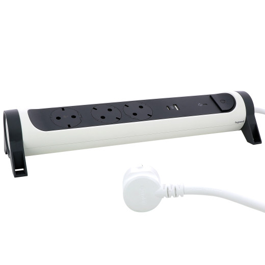 Удлинитель с заземлением Legrand 3 розетки с кабелем 1,5 м., с 2xUSB A+C (3А) зарядками, защитой от импульсных перенапряжений, кнопкой включения и поворотным основанием, цвет: бело-черный