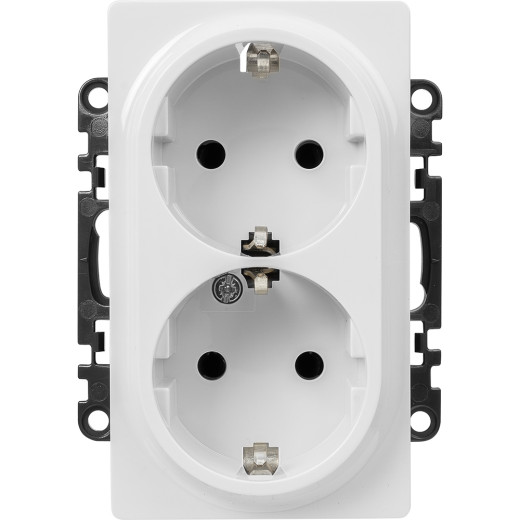 Valena LIFE.Силовая розетка двойная 2х2К+З 16А 250В с лицевой панелью.С защитными шторками.Безвинтовые зажимы.Белая