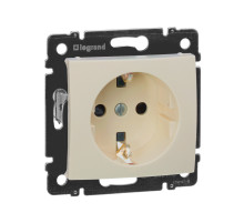Legrand Valena Крем Розетка 1-ая с/з с защитными шторками.