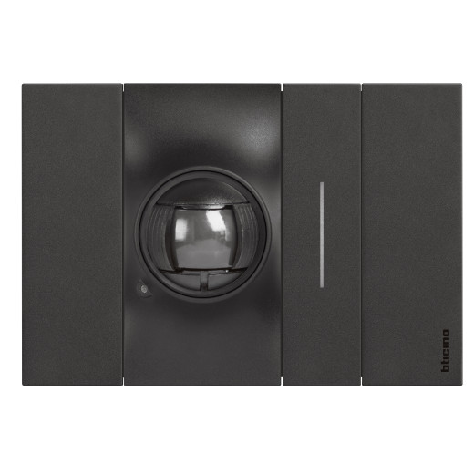 LIVING NOW. Декоративная рамка 3 модуля.Цвет Черный.