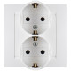 Simon 15 Белый Розетка 2-я с/з литая (в сборе с рамкой)