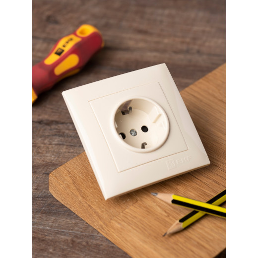 Валенсия розетка 1-местная с/з 16А кремовая с защ. штор. EKF PROxima