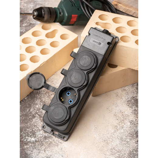 Роз. (колодка) четырехмест. с защит. крышками каучуковая 230В 2P+PE 16A IP44 EKF PRO