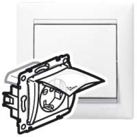 Legrand Valena Бел Розетка 2К+З IP44.
