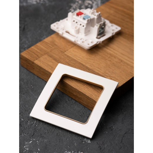 Стокгольм Рамка 1-местная белая с линией цвета шампань EKF PROxima