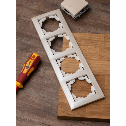 Валенсия Рамка 4-местная жемчуг EKF