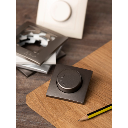 Валенсия лицевая панель светорегулятора 600W 220В графит EKF PROxima