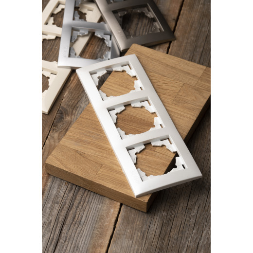 Валенсия Рамка 3-местная жемчуг EKF