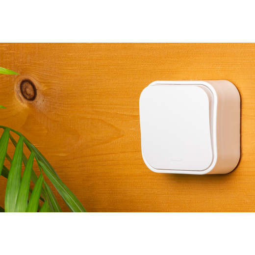 Выключатель одноклавишный - Legrand Quteo - IP20 10А 250В винтовые зажимы накладной монтаж - белый