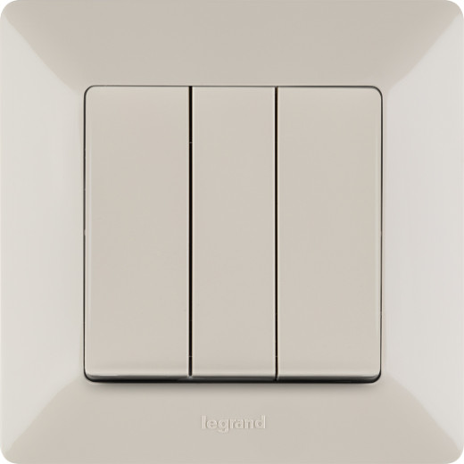 Valena LIFE.Выключатель трехклавишный 10АХ 250В с лицевой панелью.Винтовые зажимы.Слоновая кость