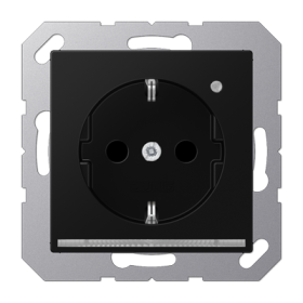 JUNG SCHUKO-розетка с ориентационной светодиодной подсветкой, со встроенным датчиком освещённости, с дополнительной защитой черный матовый A500