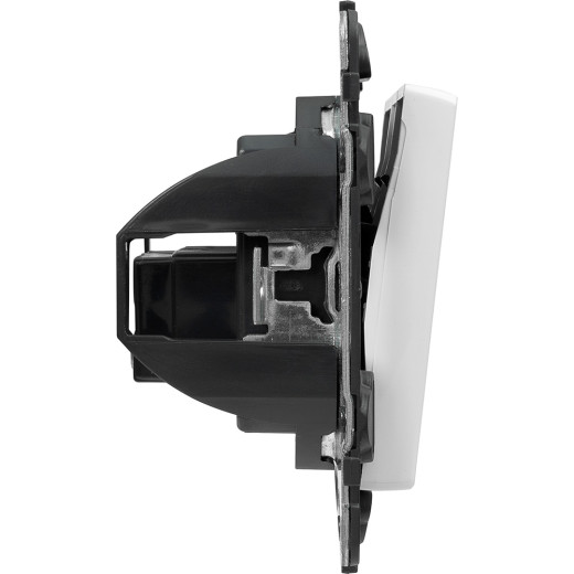 Valena LIFE.Выключатель трехклавишный 10АХ 250В с лицевой панелью.Винтовые зажимы.Белый