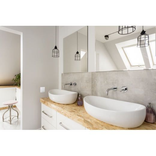 Розетка с заземлением IP44 - Legrand Etika - со шторками с защитной крышкой 16А 250В винтовые зажимы - белый