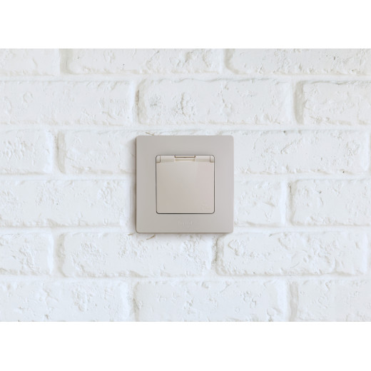 Розетка с заземлением IP44 - Legrand Etika - со шторками с защитной крышкой 16А 250В безвинтовые зажимы - слоновая кость