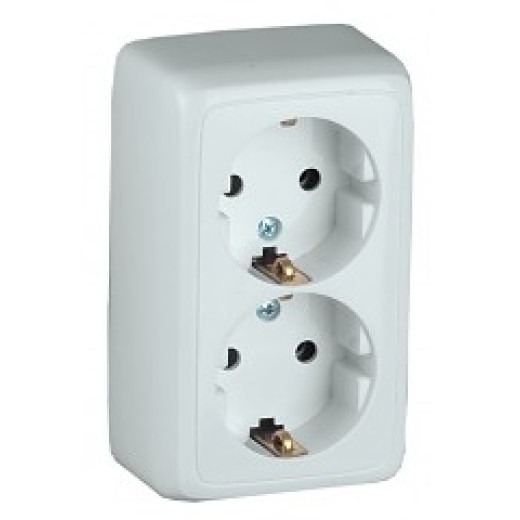 РА16-154 Розетка открытой установки, двухместная, с заземляющим контактом, со шторками, с изолирующей пластиной, цвет белый