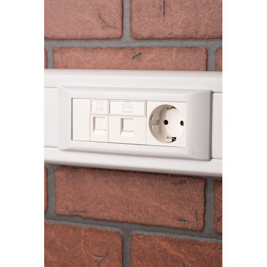 Розетка 45x45 с заземлением, с защ. шторками, 90 градусов, белая EKF