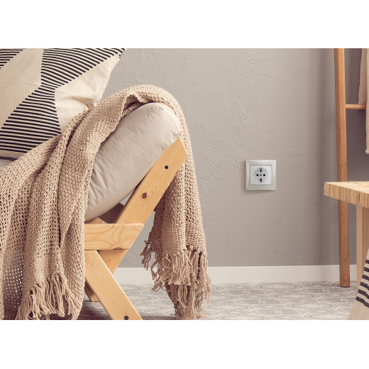 Розетка с заземлением - Legrand Valena - без шторок 16А 250В винтовые зажимы - белый