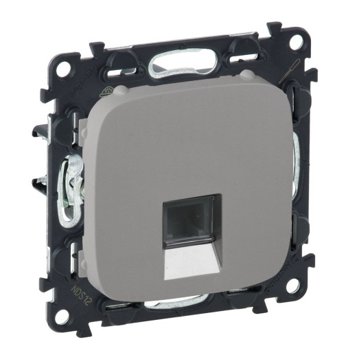 Valena ALLURE.Информационная розетка одиночная RJ45 Кат.5е UTP.С лицевой панелью.Алюминий