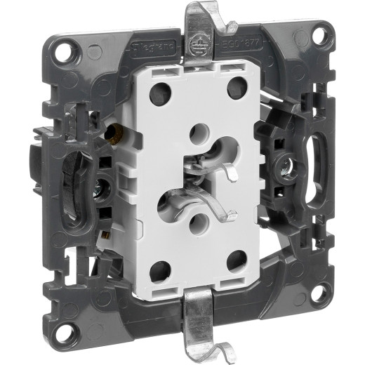 Valena IN'MATIC.Силовая розетка двойная 2х2К+З 16А 250В.С защитными шторками.Безвинтовые зажимы