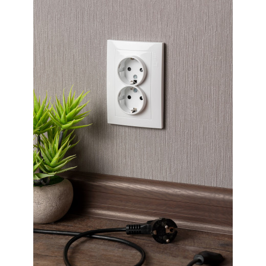 Валенсия розетка 2-местная с/з 16А белая с защ. штор. EKF PROxima