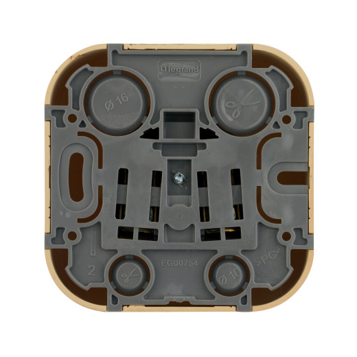 Розетка с заземлением - Legrand Quteo - со шторками IP20 16А 250В винтовые зажимы накладной монтаж - дерево