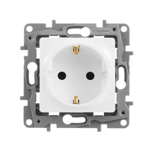 Розетка с заземлением - Legrand Etika - со шторками 16А 250В винтовые зажимы - белый