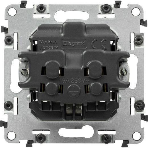Valena IN'MATIC.Силовая розетка 2К+З 16А 250В.Винтовые зажимы.