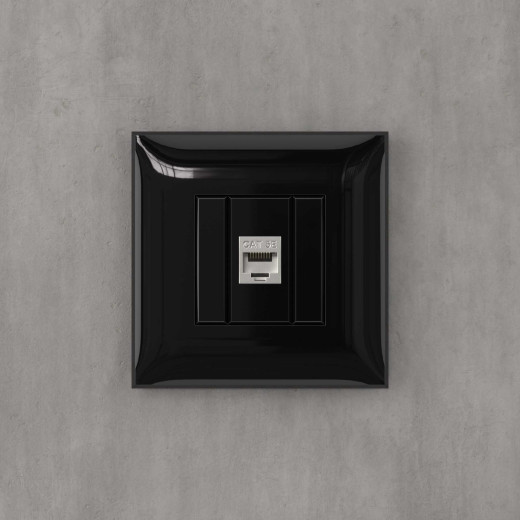 Компьютерная розетка RJ-45 без шторки в стену, кат.5e одинарная экранированная, Avanti, черный квадрат