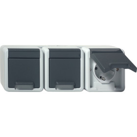 Gira Тройная розетка с з/к IP44 горизонтальный блок