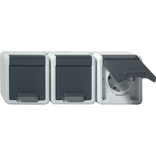 Тройная розетка с з/к IP44 горизонтальный блок