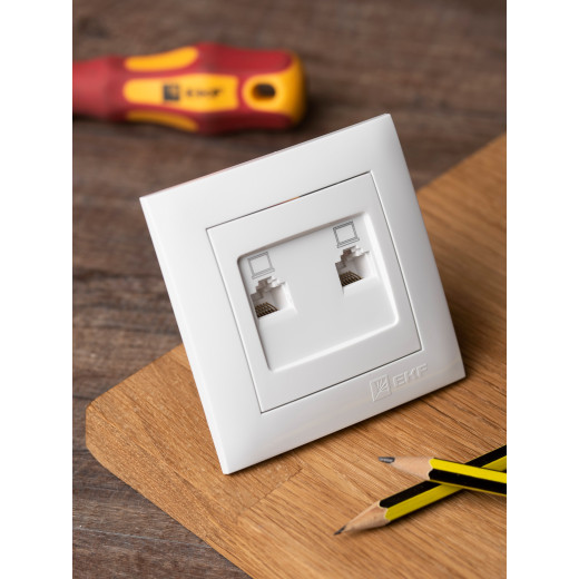 Валенсия розетка компьютерная RJ-45 2-местная белая EKF PROxima