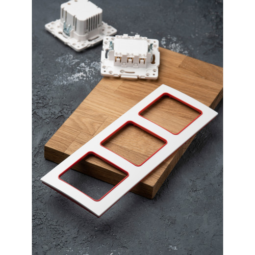 Стокгольм Рамка 3-местная белая с линией цвета красный EKF PROxima