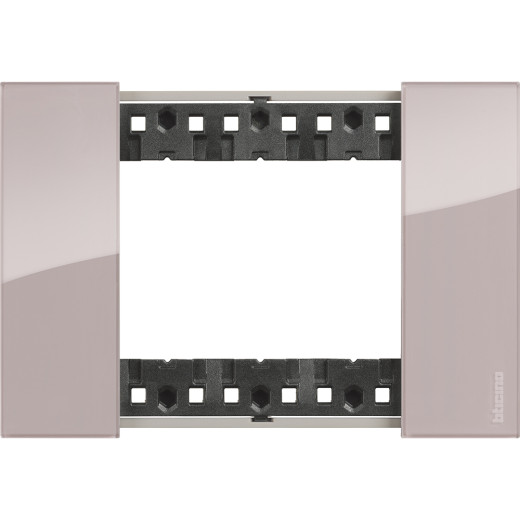 LIVING NOW. Декоративная рамка 3 модуля.Цвет 