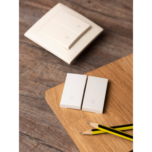 Валенсия лицевая панель выключателя 2-кл. проходного 10А жемчуг EKF PROxima