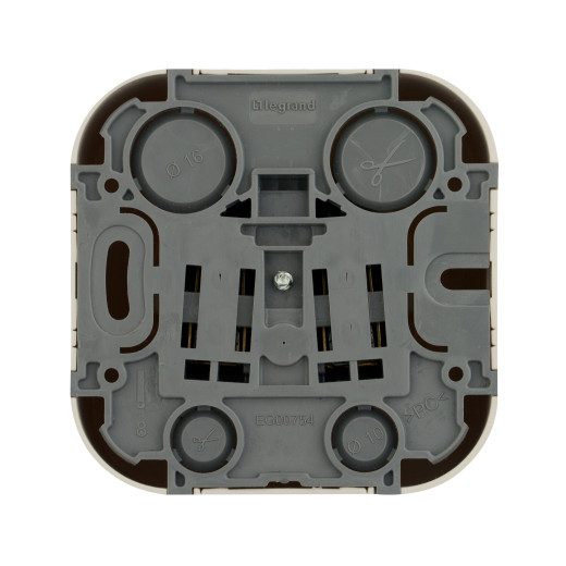 Розетка с заземлением - Legrand Quteo - со шторками IP20 16А 250В винтовые зажимы накладной монтаж - слоновая кость