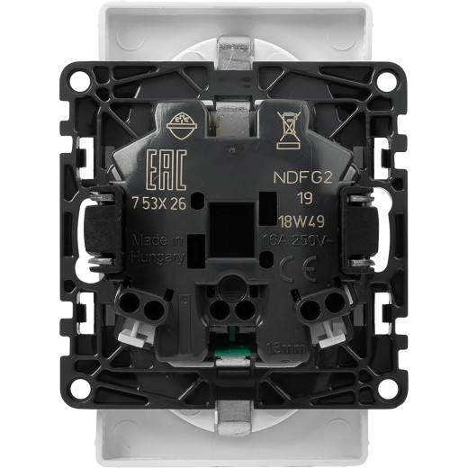 Valena LIFE.Силовая розетка двойная 2х2К+З 16А 250В с лицевой панелью.С защитными шторками.Безвинтовые зажимы.Белая