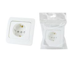 TDM Розетка 2П+З 16А  c защитными шторками белая 