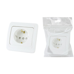 TDM Розетка 2П+З 16А  c защитными шторками белая 