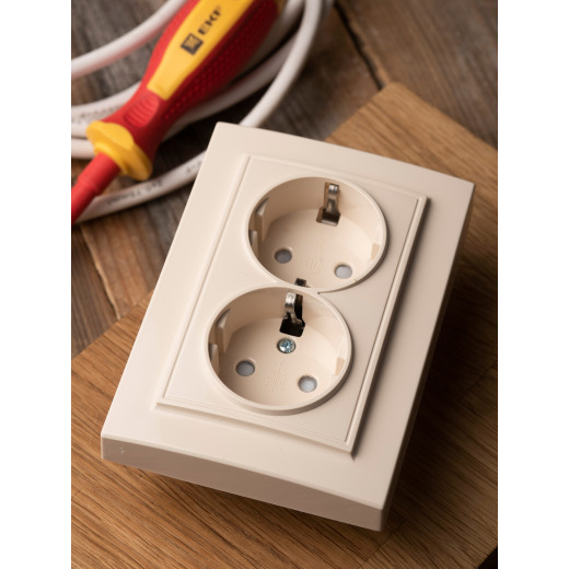 Розетка 2-мест. СП с/з 16А бежевый с защ. штор. Минск EKF