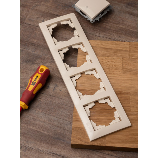 Валенсия Рамка 4-местная кремовая EKF