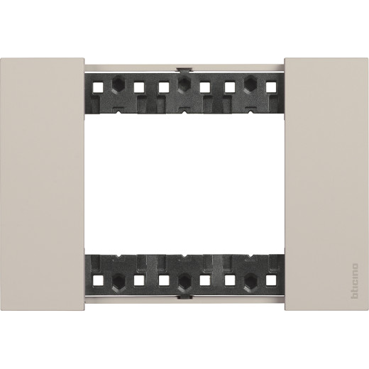 LIVING NOW. Декоративная рамка 3 модуля.Цвет Песочный.