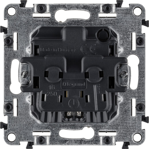 Valena ALLURE.Силовая розетка 2К+З 16А 250В с защитными шторками.Безвинтовые зажимы.С лицевой панелью.Слоновая кость