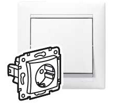 Legrand DIY Valena Бел Розетка 1-ая с/з с защитными шторками.